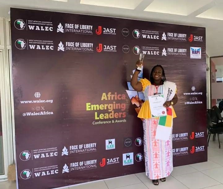 arthimizareal's tweet photo. Recebi em Accra, Ghana o Prémio Líderes Emergentes de África, concedido pelo Centro de Liderança e Empoderamento da África Ocidental (WALEC). Estou muito grata e honrada por estar entre os melhores do continente. 
Continuarei a luta contra o clareamento da pele na Guiné-Bissau.✊🏿 https://t.co/bhx4rNTuv8