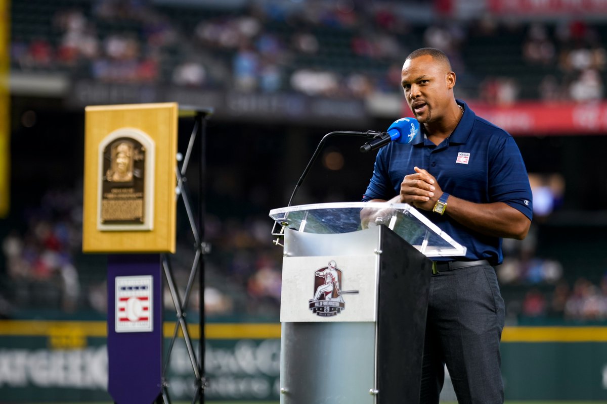 Rangers's tweet photo. That's our Hall of Famer. ❤️ https://t.co/RJpTKa48F3