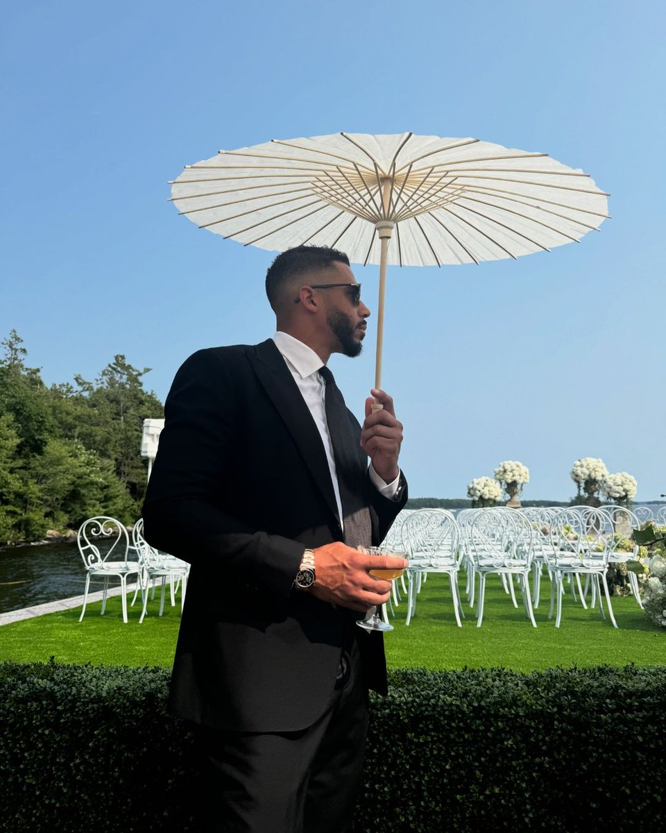 OADSBW's tweet photo. Evander Chilling #McWedding https://t.co/3JjYFSiJ33