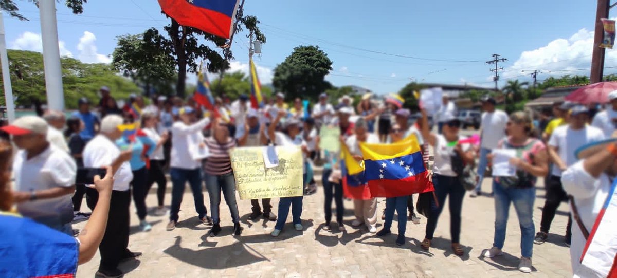 SucreConVzla's tweet photo. 🇻🇪✊🏻| El eje de Paria se unió a esta lucha pacífica por la verdad porque #GanóVzla

📍 Carúpano 
📍 Güiria https://t.co/5Ol5xIsWTL