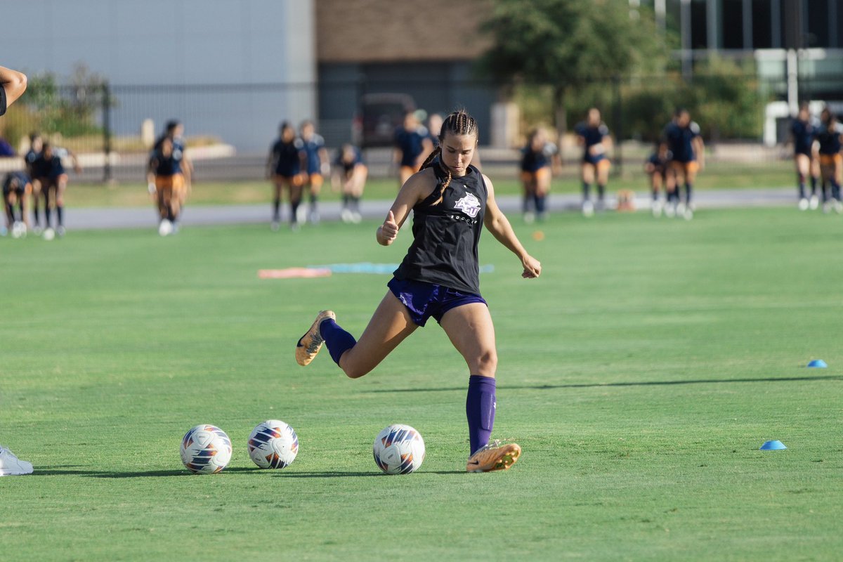 NCAASoccer's tweet photo. Pregame prep. 🔒

#NCAASoccer x 📸 @ACU_Soccer 
https://t.co/R38T2u6N7b