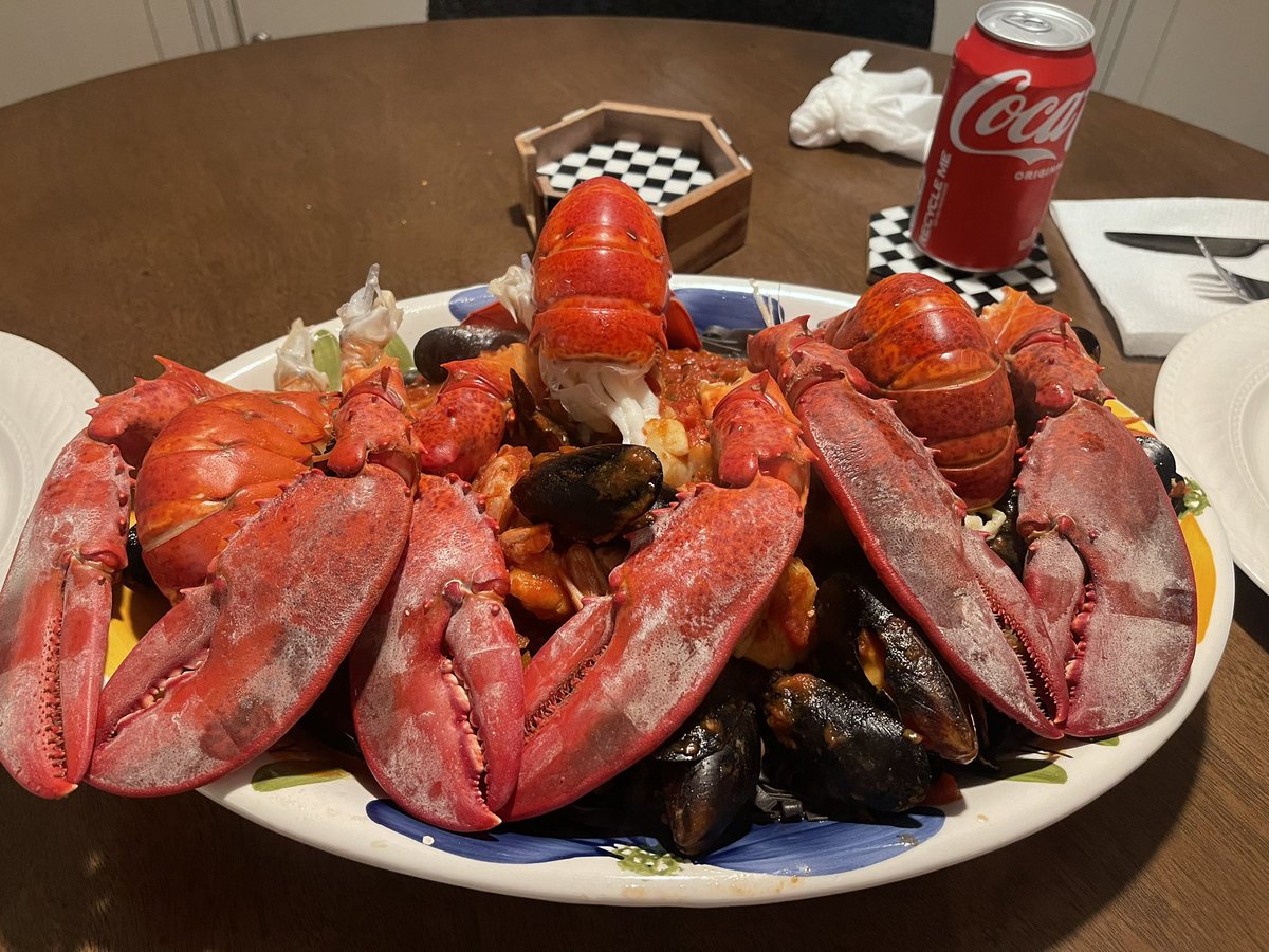 SnappinFool's tweet image. Homemade Lobster Fra Diavolo w/ squid ink pasta tonight at the crib. 

Football season start Monday and wife starts her last semester of Law school. Had to set it off with a bang.