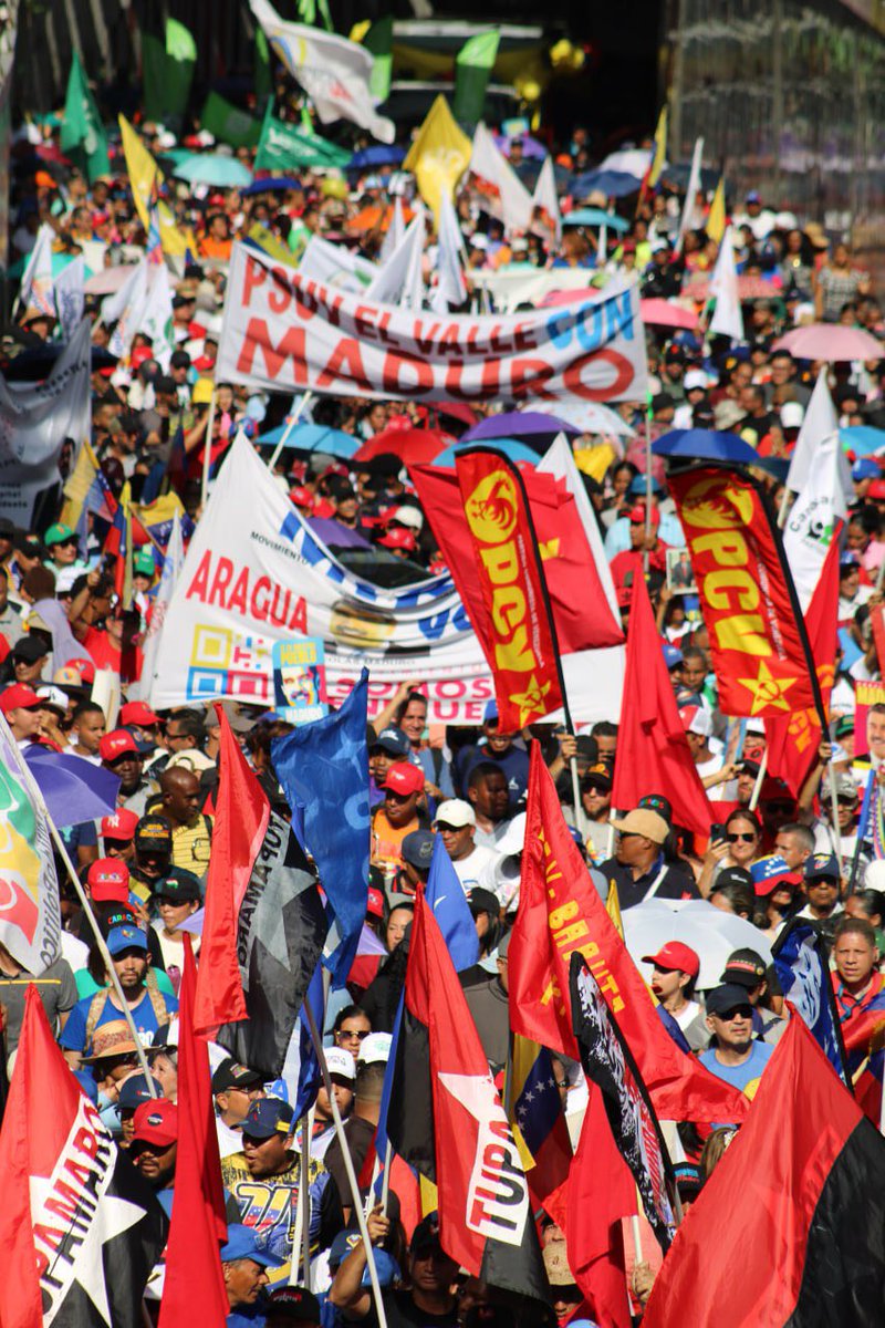 Bastante pueblo hay aquí ¡carajo!

#17Agosto