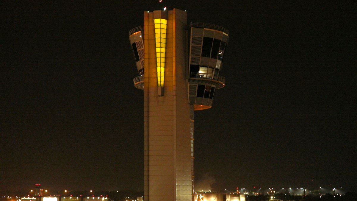 PHLAirport's tweet image. August is Appendix Cancer Awareness Month. #PHLAirport is joining landmarks across the U.S. in going #AmberforAppendixCancer in support of @acpmpresearch and those suffering from this disease.