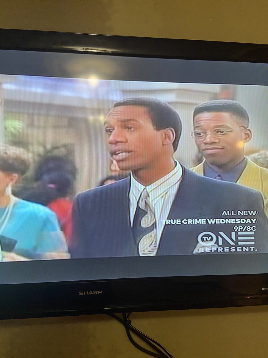 MolkaMadness's tweet photo. Iโm watching #ItsaDifferentWorld and I spy PaPa Pope! (Joe Morton?). Look how young he is here! https://t.co/ZCkV88CzZa