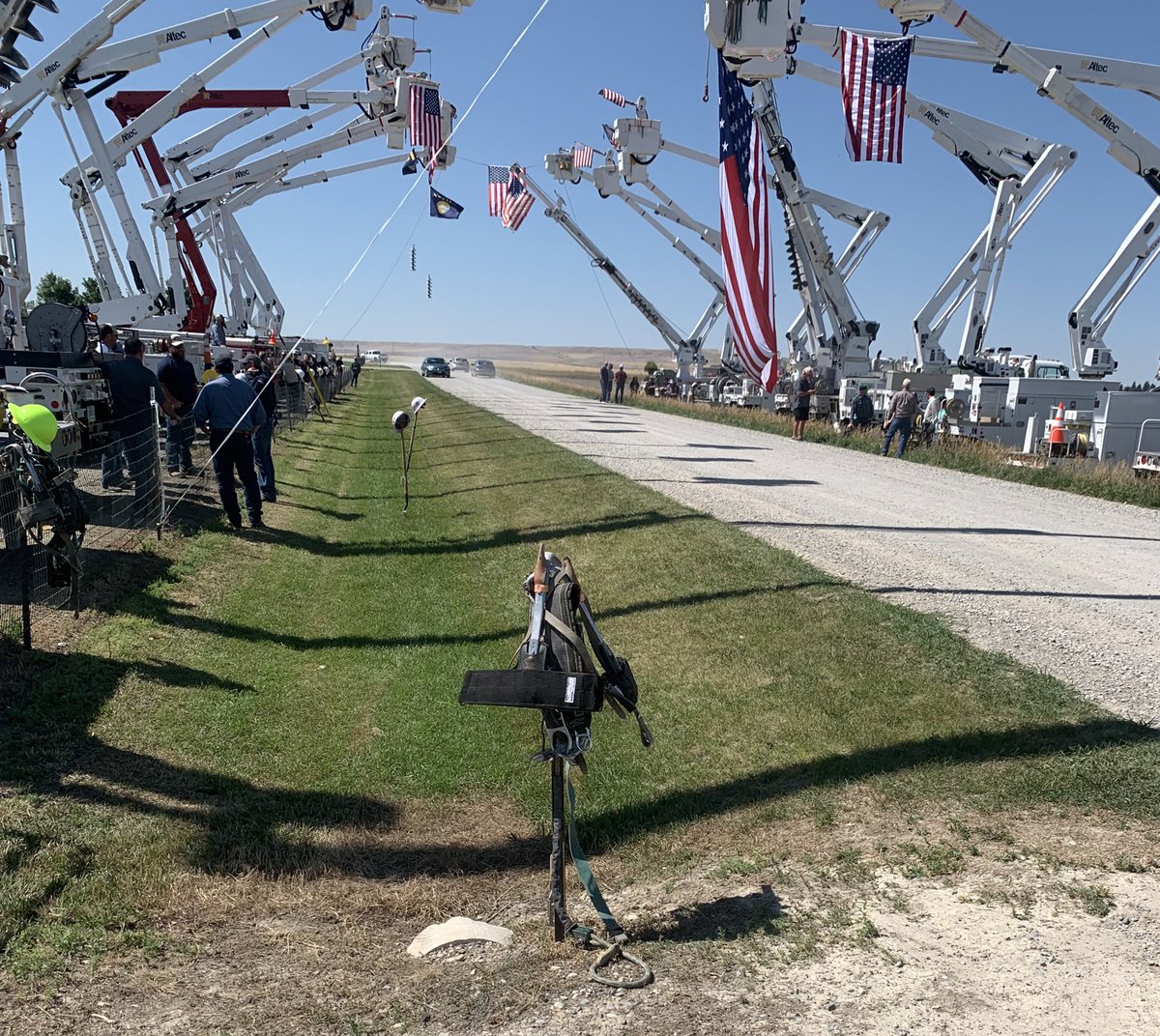 jason_nosajdeff's tweet image. A sobering fact is people don’t always make it home from work in this world. Pretty proud of these coops for showing our condolences for this young man.