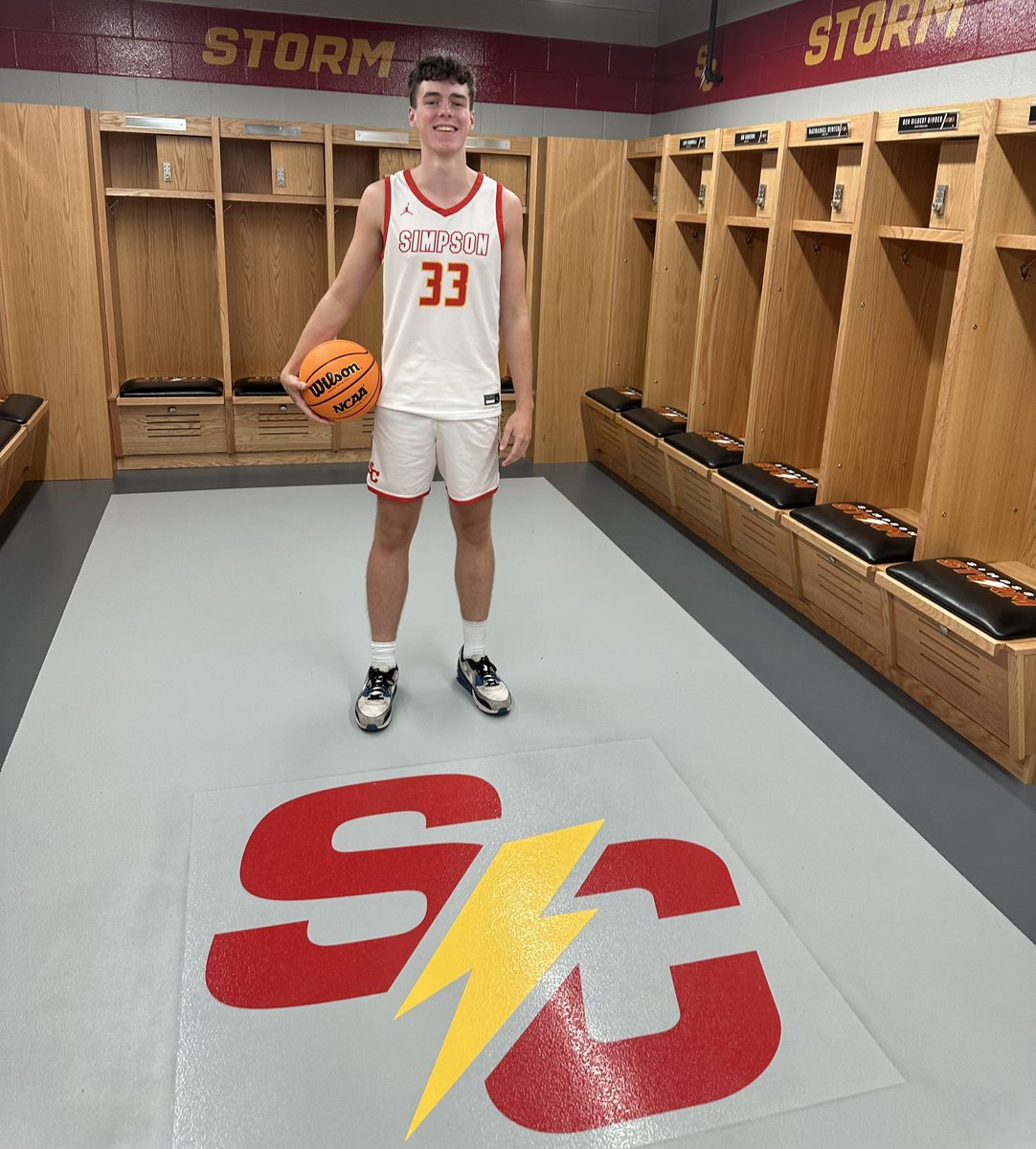 clayabowman's tweet image. Blessed and honored to receive my first official offer to play college basketball at Simpson College. Thank you @MarquesKyle and @lukeduckett31 for the visit. @SCStorm_MBB #rollstorm 
@FZWestHoops @coachflanagan15 @Coach_Dresmith @RL_Hoops