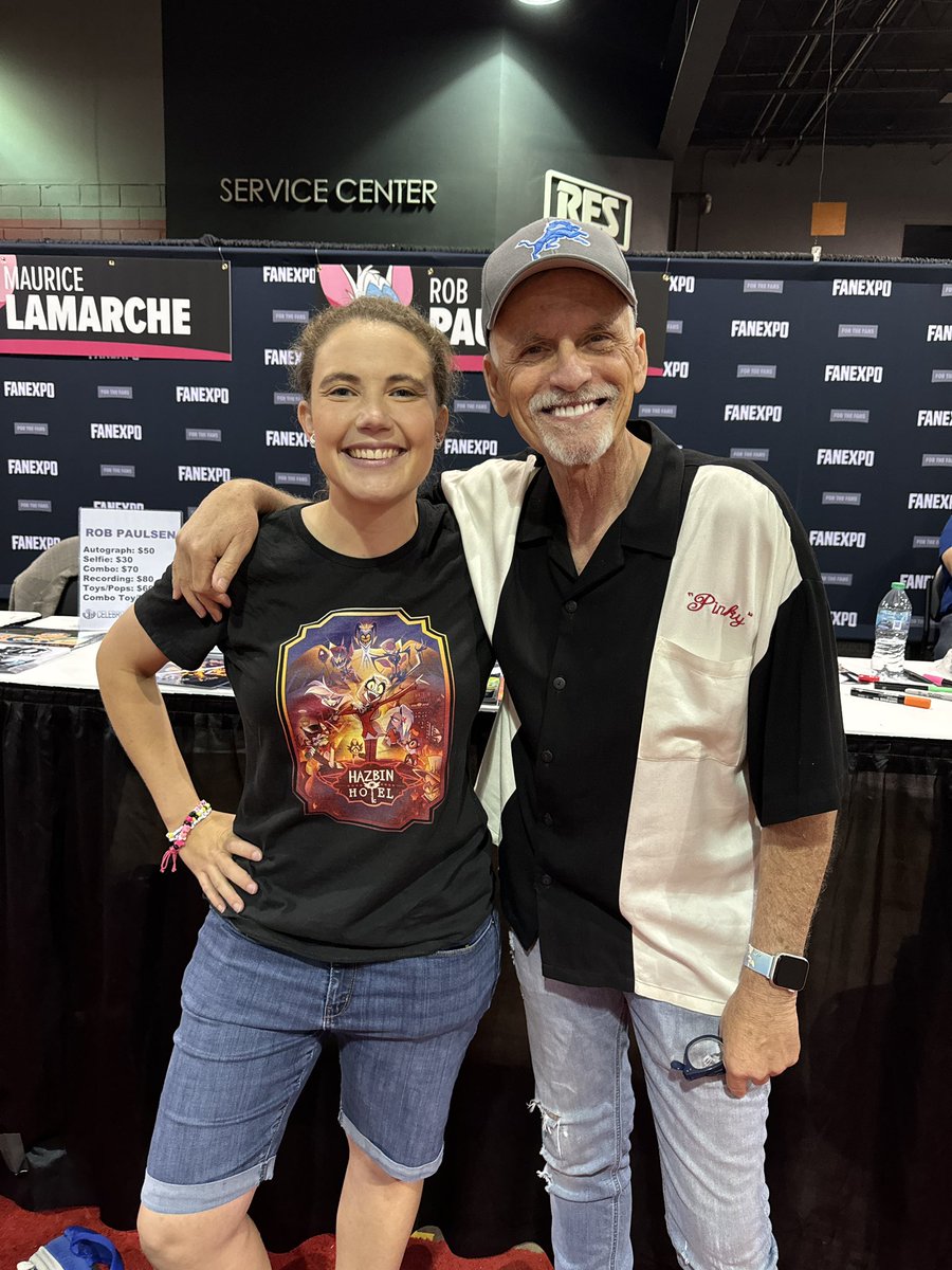 weather_katie's tweet photo. I got to see one of my favorite humans today 🥰 Rob Paulsen is the living embodiment of the word 'kind' ❤️
He even remembered my Nations of the World #FandomForecast! ⛈️
You're welcome to give the forecast on my green screen anytime @yakkopinky! https://t.co/W1DEeVOhA1