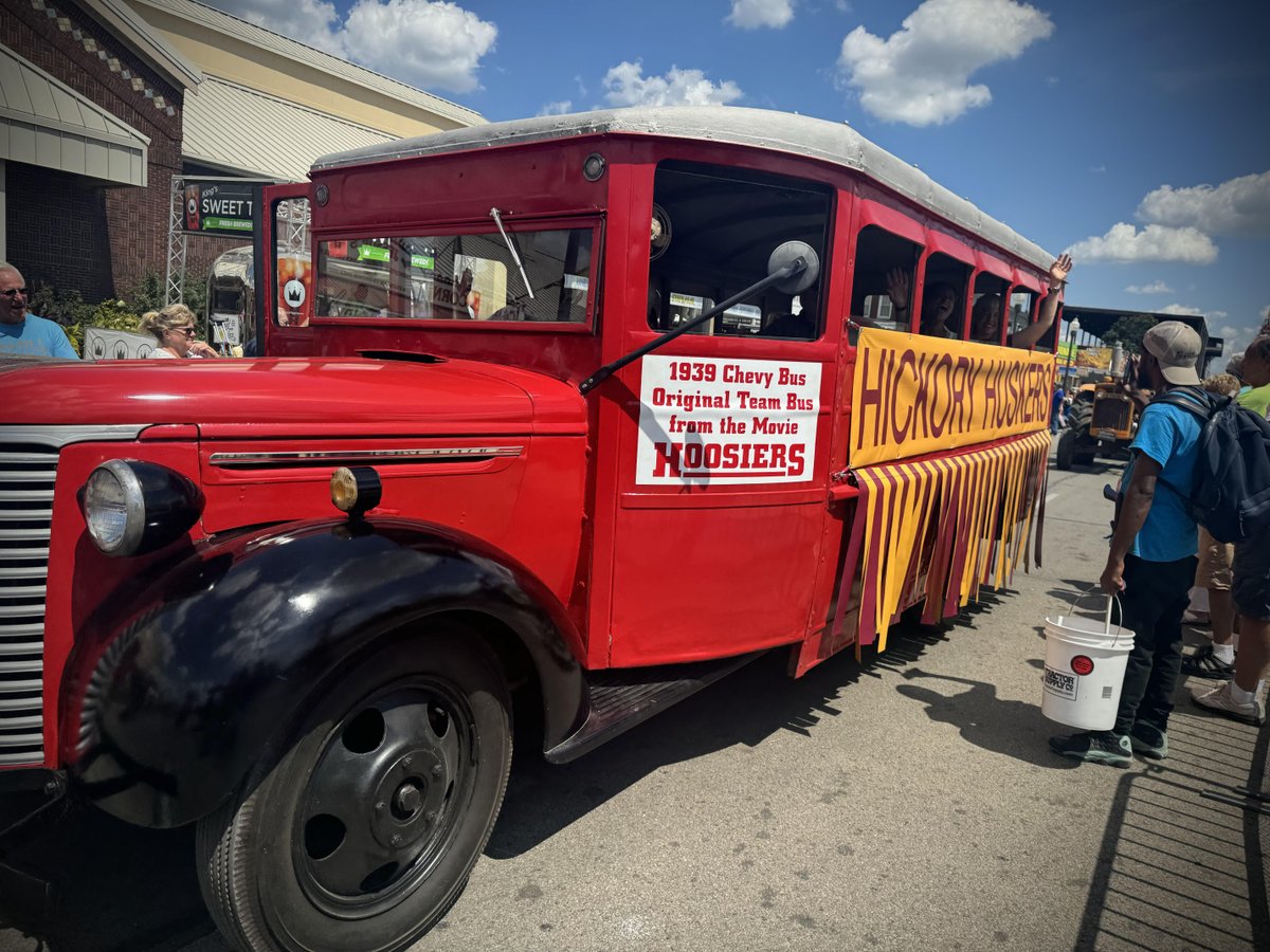 StatehouseFile's tweet photo. Legend has it that whenever 10 or more Hoosiers are gathered, this bus magically appears. #IndianaStateFair #TheStateFairFile https://t.co/k7TEdlynVP