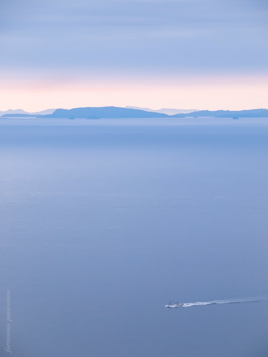 force_s's tweet photo. 遠い記憶の中の海
https://t.co/cO40ZQHZXk
フォトジェニックな光の条件に遭遇するのも、写真をやっていると実力のひとつにカウントしたい。「運も実力の内」あると思います。それは「感」と「忍耐」で刻む時を重ねて来た経験値でもあるのだから。
#Olympus #E620 #ZDED50200 #FourThirds #光 #風景 https://t.co/yB5TlnrU0q