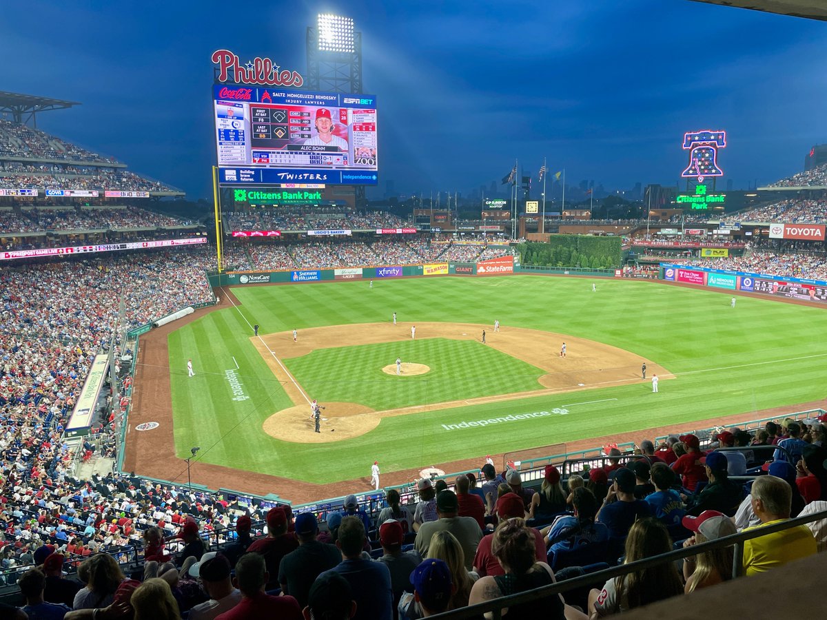 2008Philz's tweet photo. Tonight’s attendance at Citizens Bank Park: 43,356. Sellout.
#RingTheBell https://t.co/n38oMGBgjV