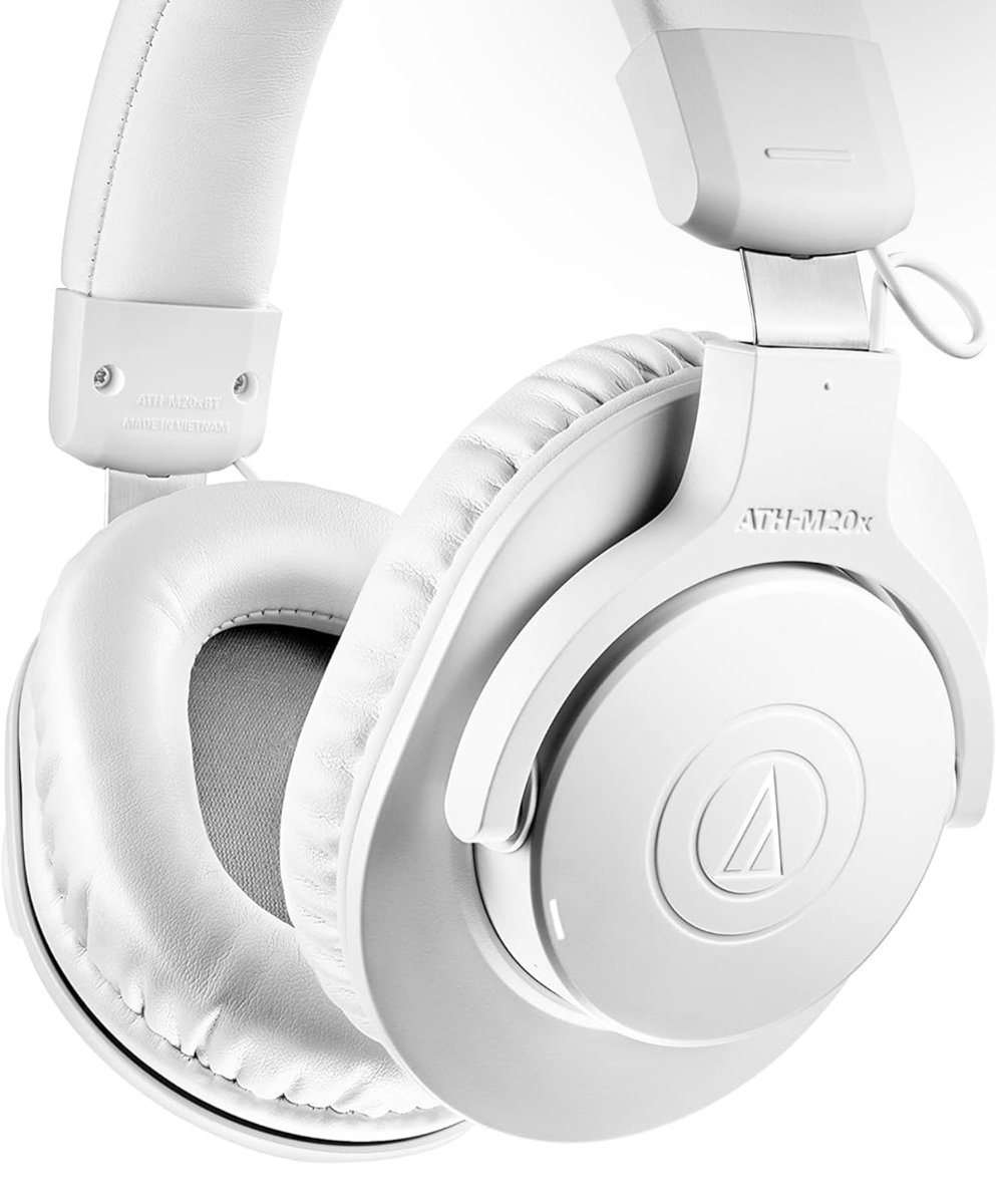 Jonjon1663's tweet image. copped some headphones