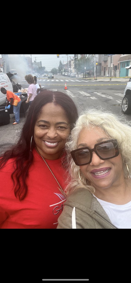 MIMIBROWN3's tweet photo. .@wdasfm #AngelsAreUs Home Care Agency thank you for an amazing day, giving back to the children and our community #FreeSchoolSupplies #Community #GivingBack https://t.co/oaxmBLhzLY