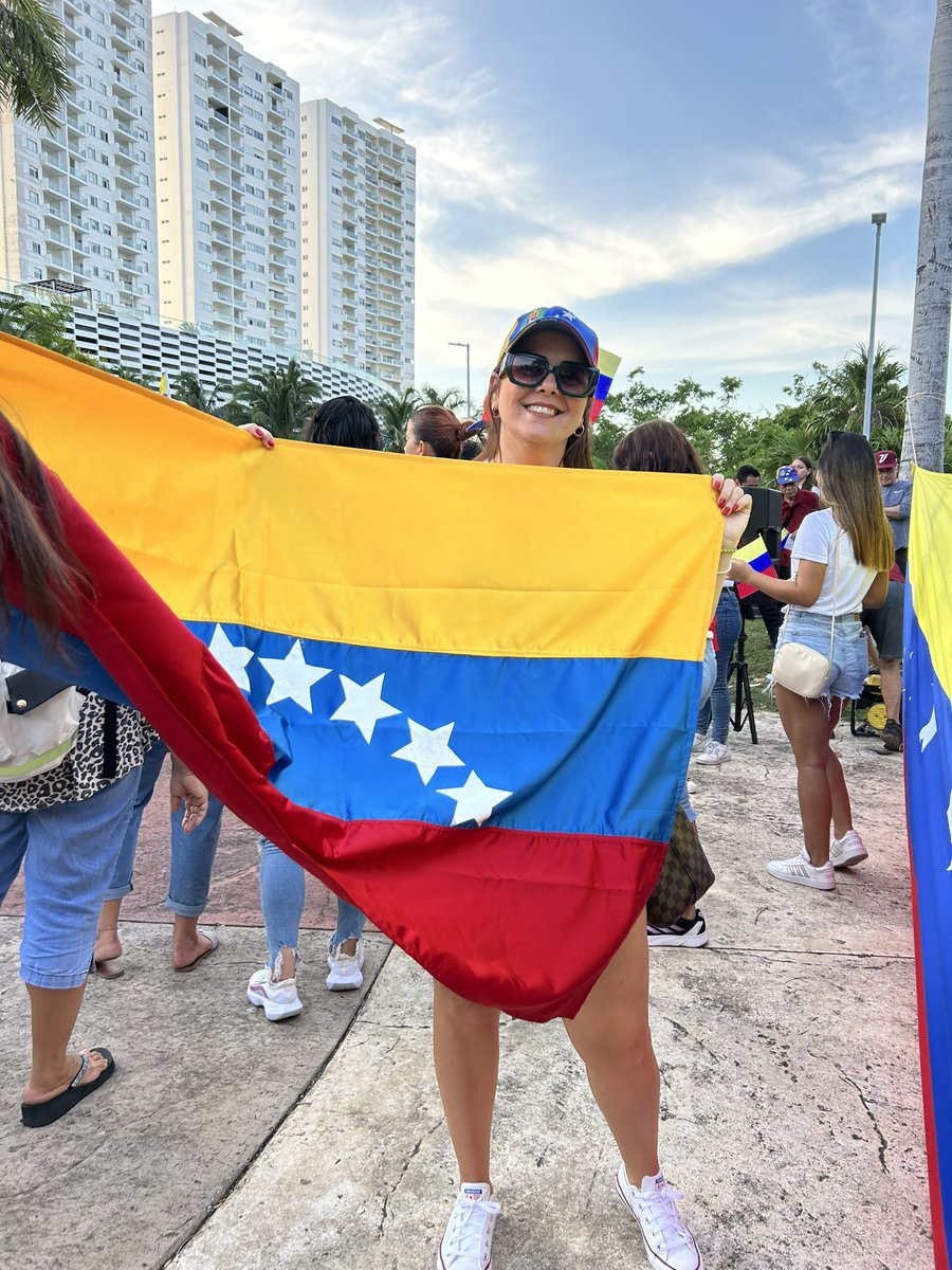 NinfaGabbi's tweet photo. #HastaElFinalVenezuela @MariaCorinaYA @EdmundoGU https://t.co/mzbPVAlV7O