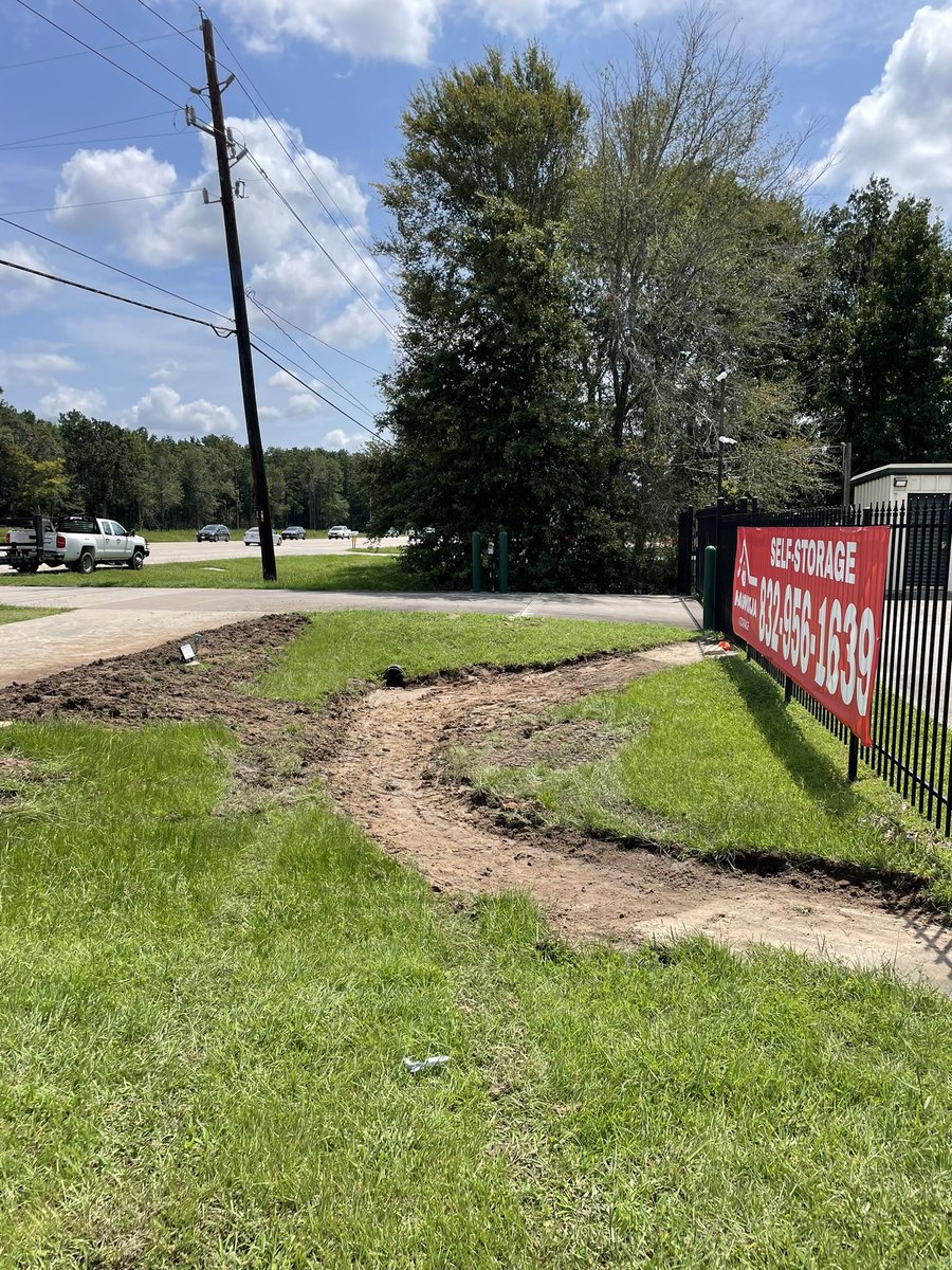 SelfStore4Me's tweet photo. Hoping for better water flow.

Got this done w my dad and the mini excavator 👷‍♂️👷‍♂️ https://t.co/51BAarZGII
