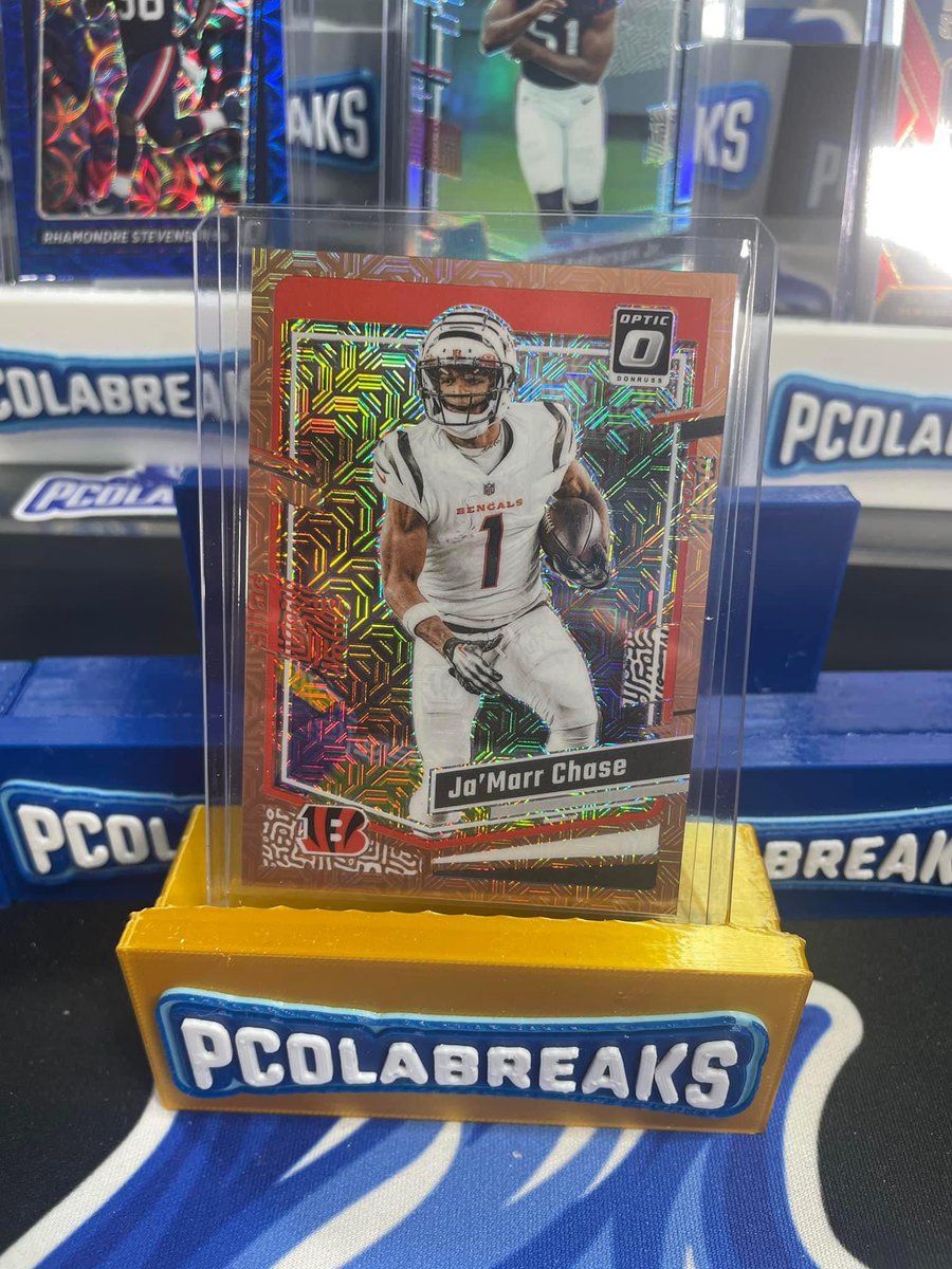 PcolaBreaks's tweet image. Our first look at 2023 Panini Optic H2 Hobby! Nice! #pcolabreaks #cardbreaks #boxbreaks #hobbybox #opticfootball
