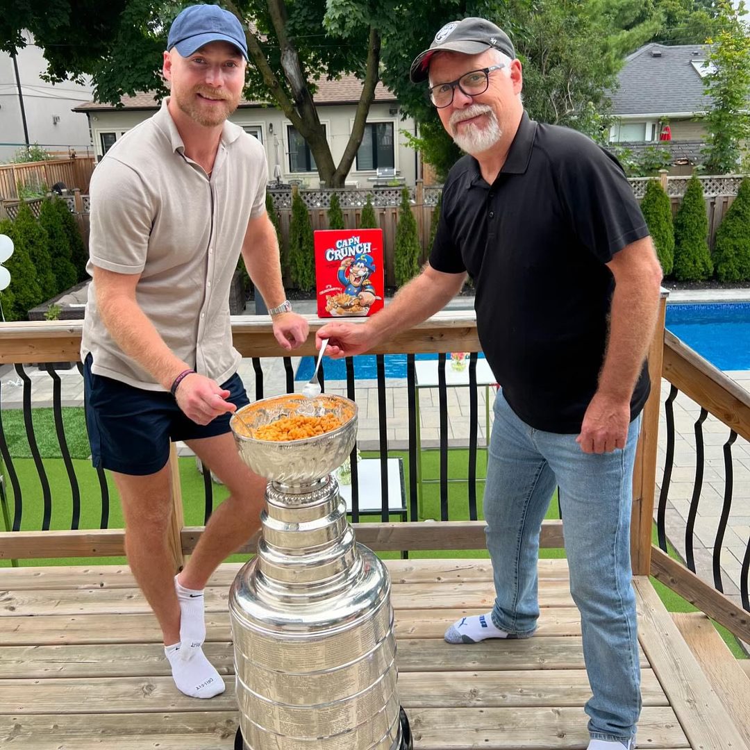 BR_OpenIce's tweet photo. Sam Bennett made a pact with his dad when Sam was 6 years old that if he ever won the Stanley Cup, they’d eat Cap’n Crunch out of the trophy.

Promise kept 🥹❤️ (via @SBennett93) https://t.co/5QmSnQEOsx