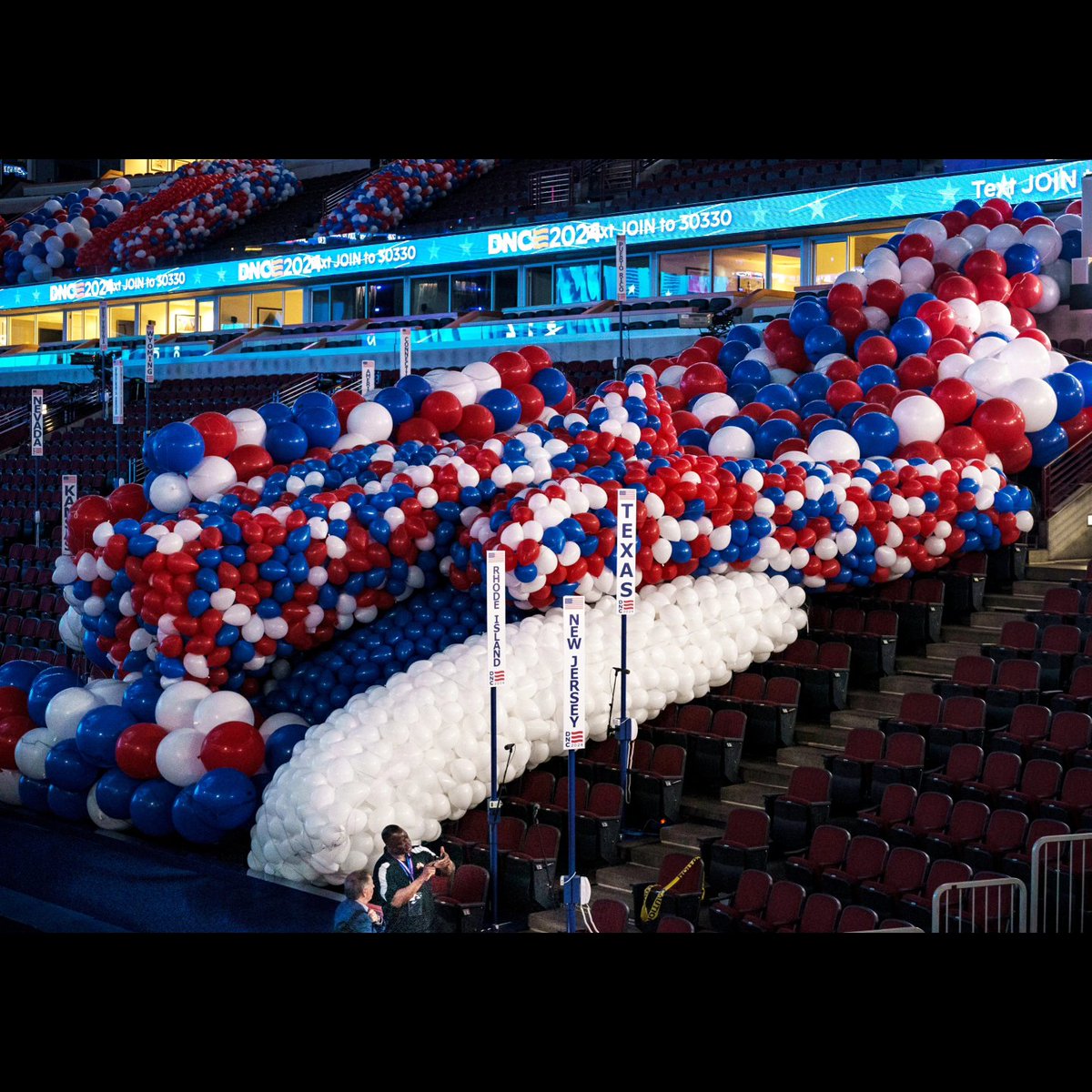 TalentedMsRiha's tweet photo. 8.15.24 #DNC2024 
"#Politics is the #Art of controlling your environment" -HST
The podium is unveiled in a ritualistic ceremony for the press at #Chicago's United Center  #dnc
For @zumapress https://t.co/xkJLLbU3fu