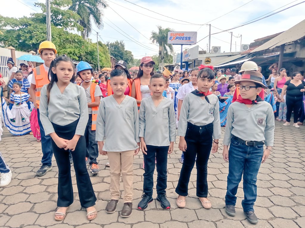 Comunidad Educativa de La Libertad, Chontales, celebra Primer Desfile Escolar ¡Patria Bendita y Siempre Libre! 🇳🇮🇳🇮🎉

Ministerio de Educación