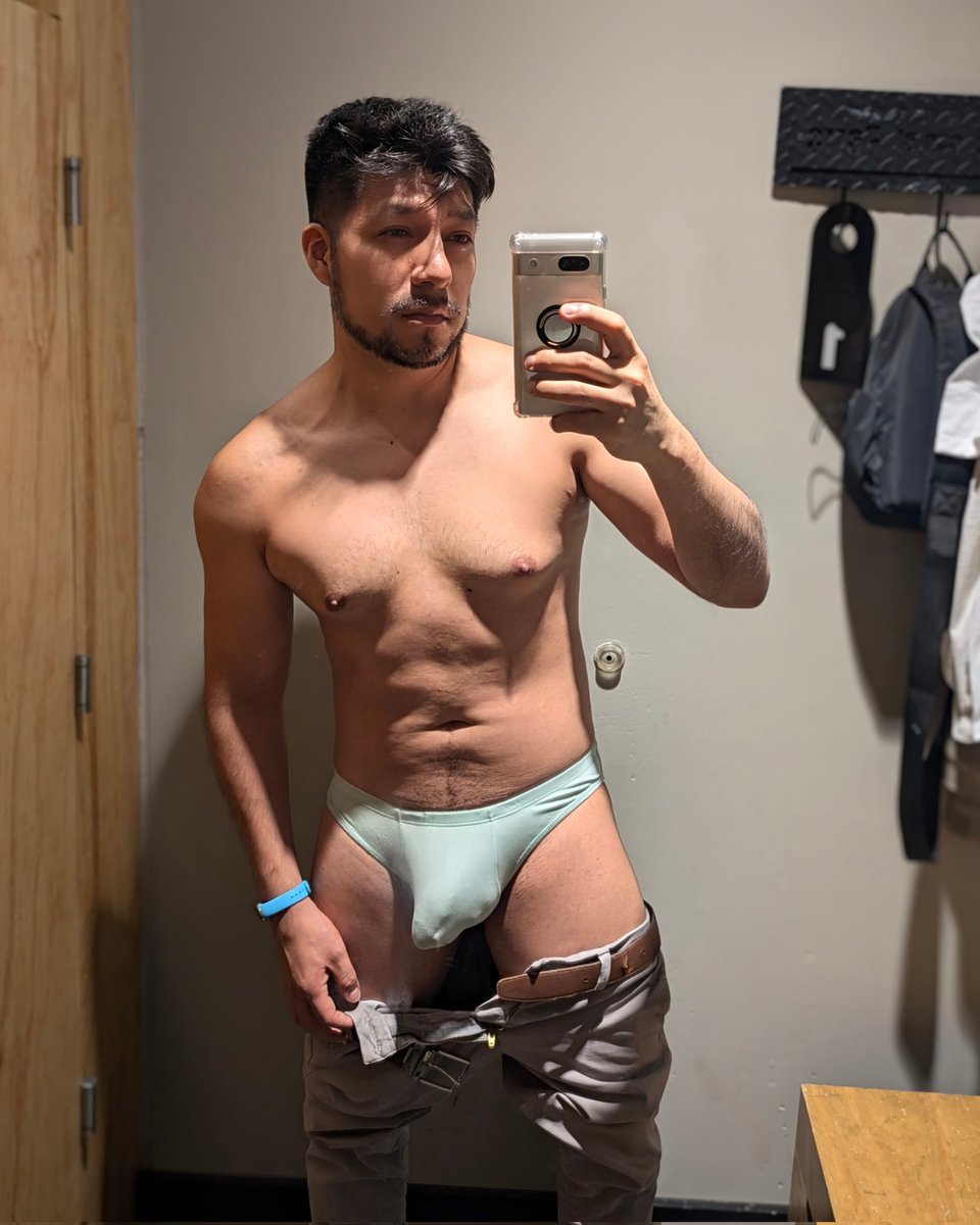 skyarrow_mx's tweet photo. Hoy tengo un color favorito. Adivina cuál es. https://t.co/uYt3djjgVX