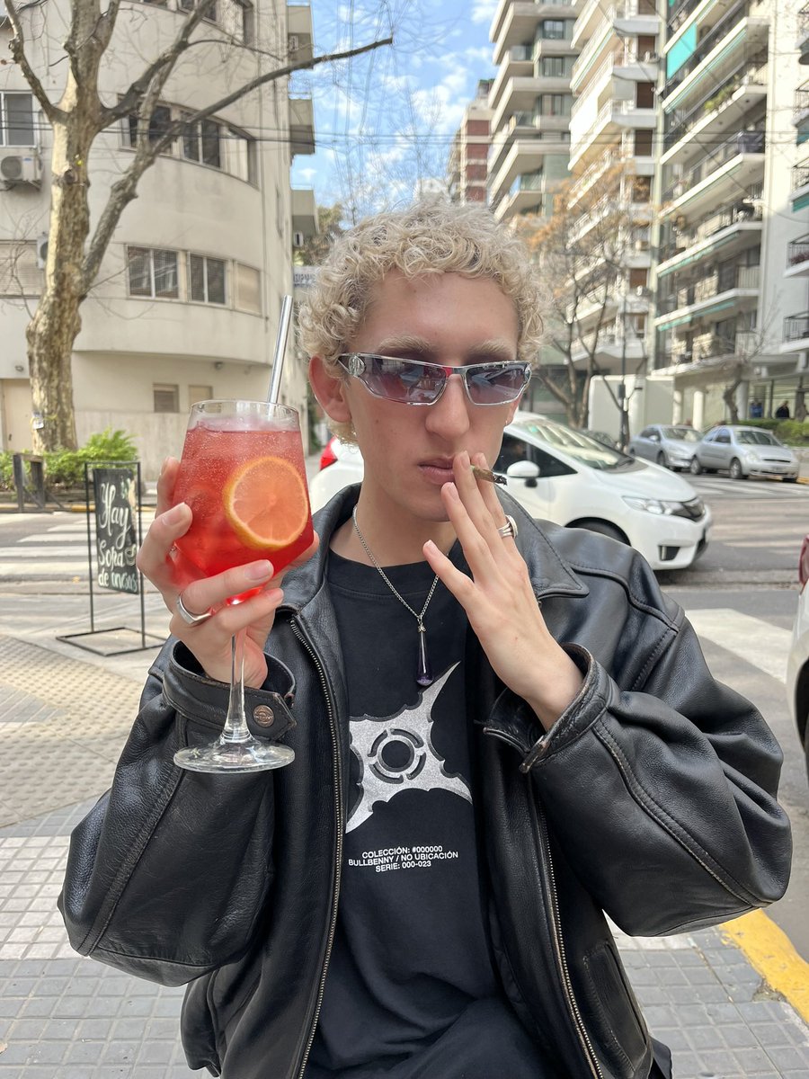 1 jueves a la tarde con mi ami LION 🦁 ajsksksjj yo en realidad tenia q ir a cursar ups!