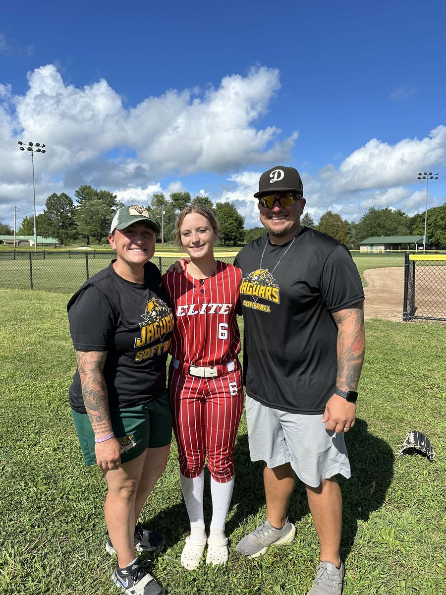 HaydenMThomas07's tweet photo. Thank you @daccwsb for hosting this camp! Even with the weather drenching us all, I still had a fun time! @KelleyCervante9 @MattCervantes13 https://t.co/wD73S3V4e5