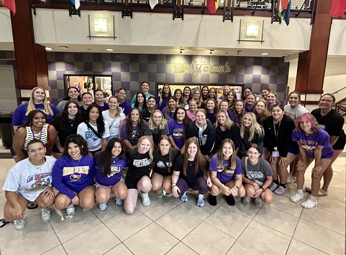 And just like that… THE PACK IS BACK &amp; all is right in the world 🫶