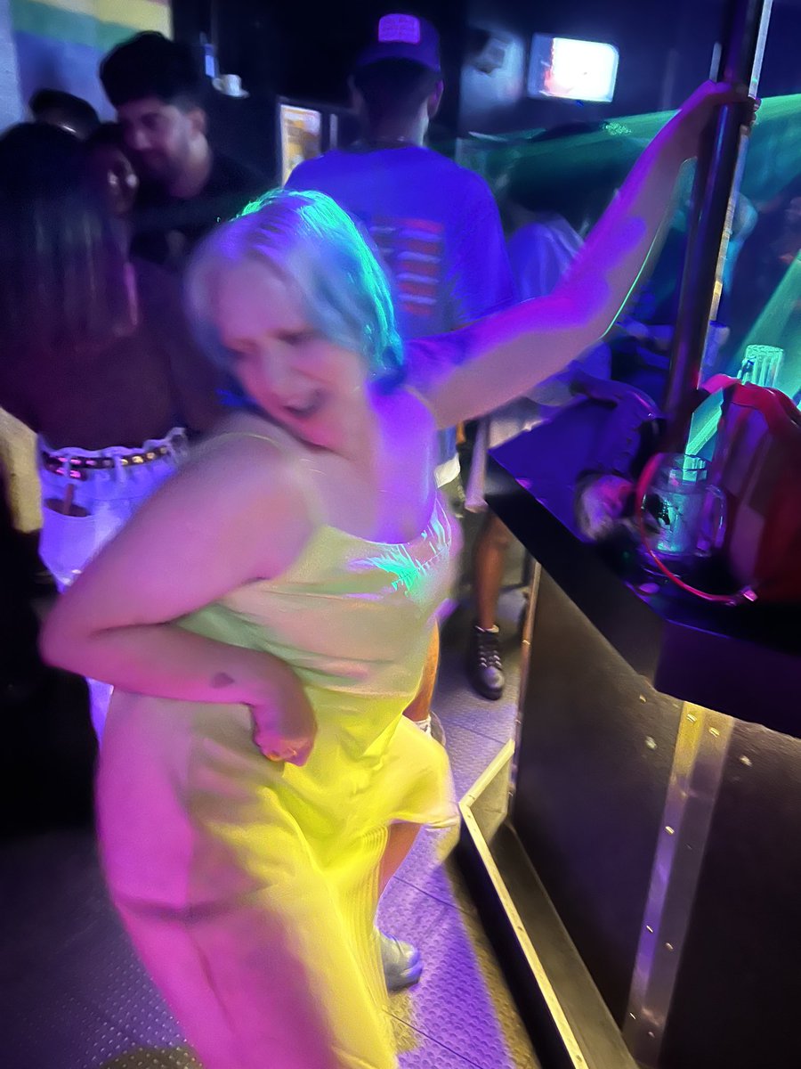 SassyRedGloves's tweet photo. Nobody ever told me Des Moines was so fun! https://t.co/GbRAnmXk3l