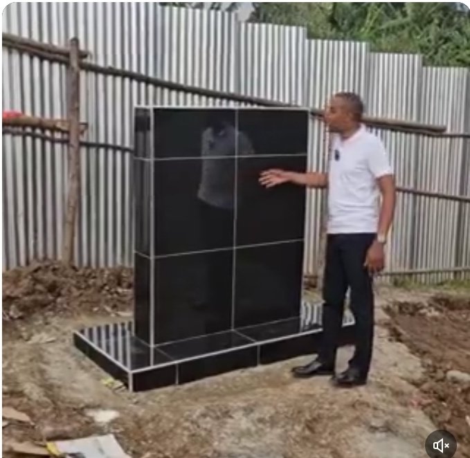 Amalinzethekat's tweet photo. Ruto launched the Malava water project. They knew @morarakebaso would visit. 

The plaque was immediately removed. 

Expect other plaques to be removed but we also have online evidence. 
#FreeAokonow 
Kesho
Moses Kuria #RutoMustGo
#RutoLiesAllTheTime
#RutoLaunchedIt https://t.co/ulrmeo0zcZ