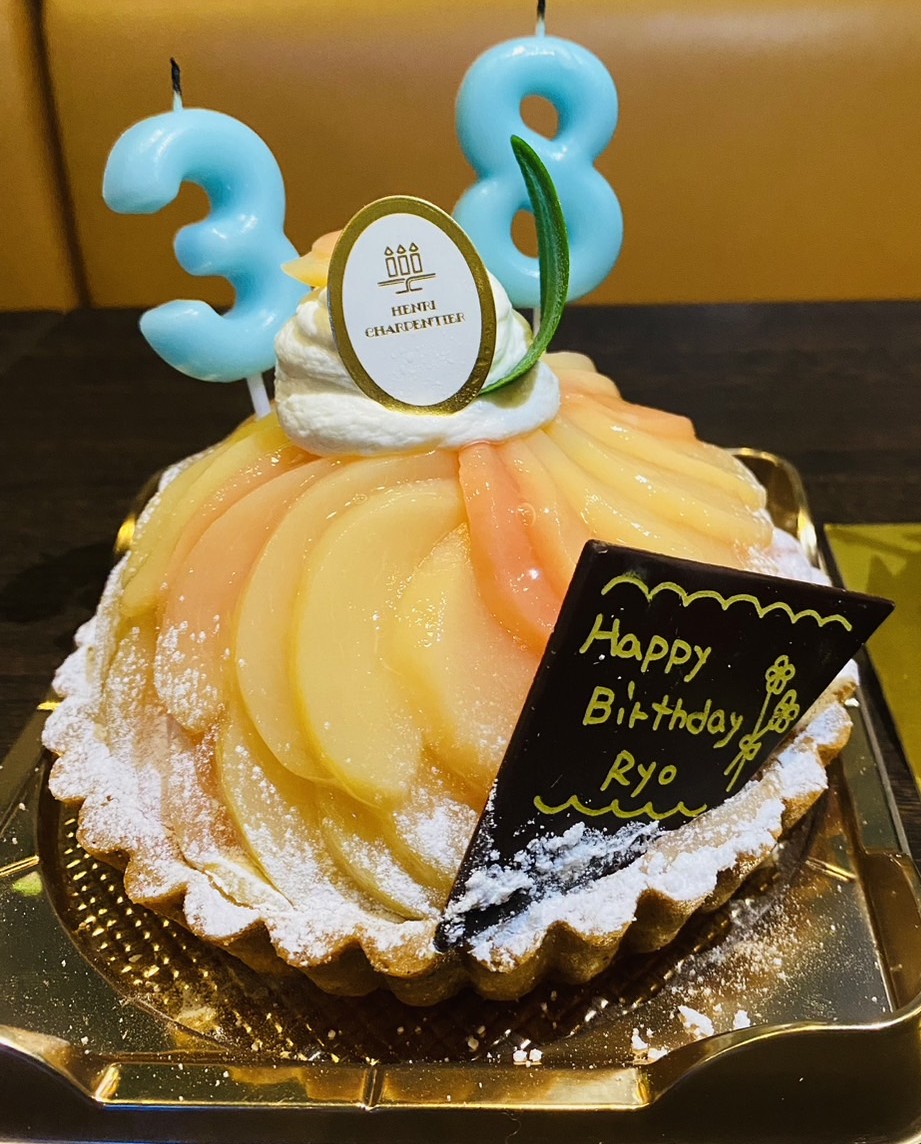masu006028's tweet photo. #BABELBAR
#藤井道人 監督
#リョウ さん
お誕生日おめでとうございます
みんなで集まってワイワイできること😊幸せな時間でした!
さあ!また次に向けて頑張ります
#横浜流星 くんのカレンダーに感化されたかな?リョウさんのタンクトップ🙈︎💕︎
セットアップも素敵だったよ🤭 https://t.co/ZaRtQtTAfg