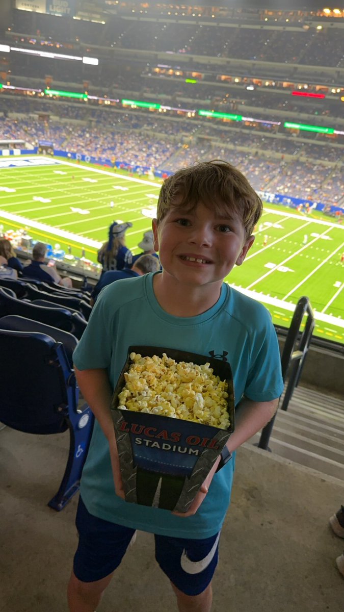 JenRyVal's tweet photo. First Colts Game!! #INDvsAZ https://t.co/mANGabfYMv