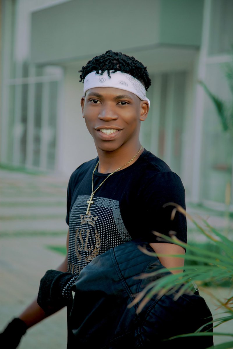 BethshyPierre's tweet photo. Moun ki konn doulè efò pa konn egri 🖤✅💯🚶🏿‍♂️ https://t.co/CR9HcMHlOm