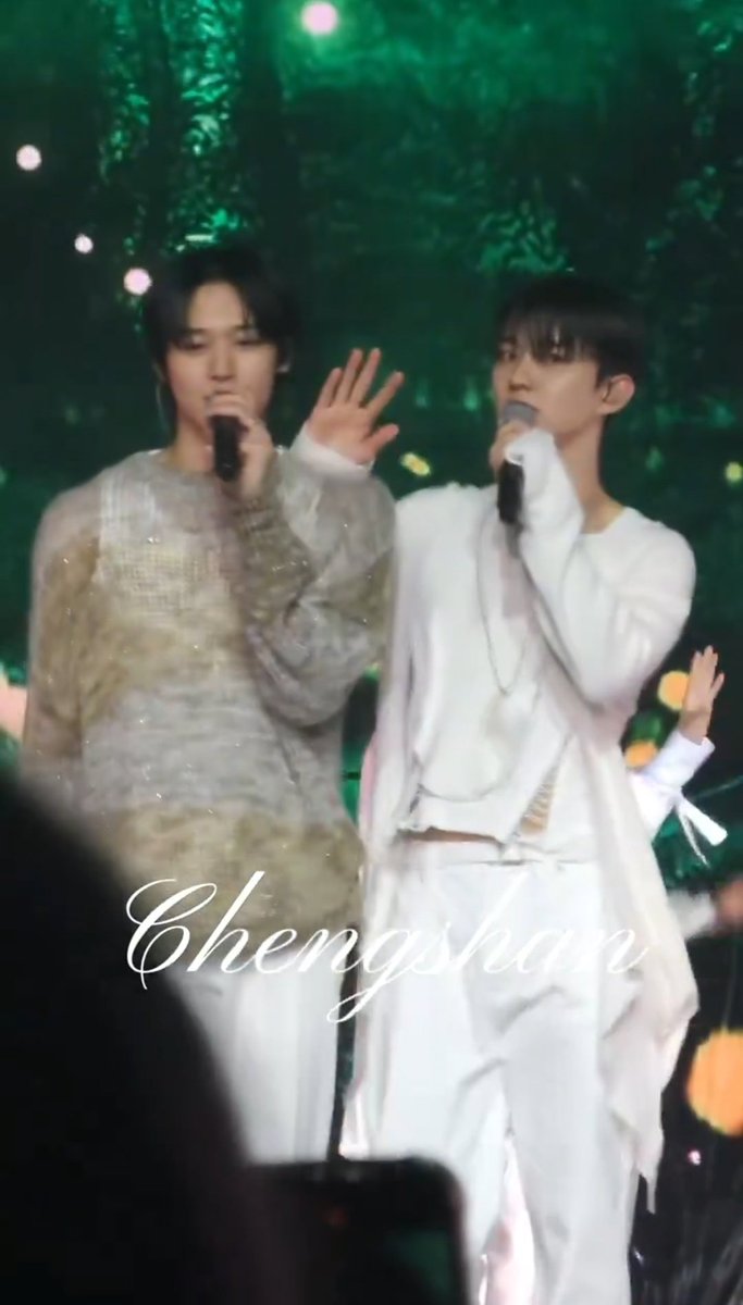 무려 이쥬연을 키링남으로 둔 남자의 여유로운 얼굴