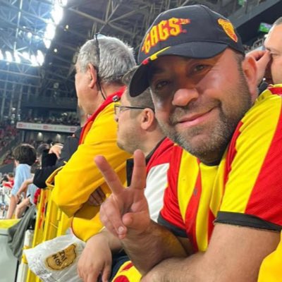 Murat88326817's tweet photo. #ÖLÜMÜNEGÖZTEPE💛❤️ https://t.co/SXXGufF75r
