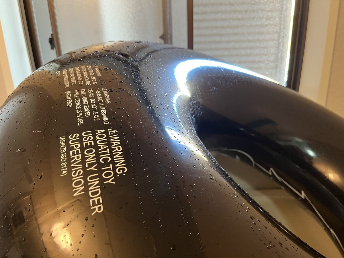 くそでっか浮き輪🛟🛟💢