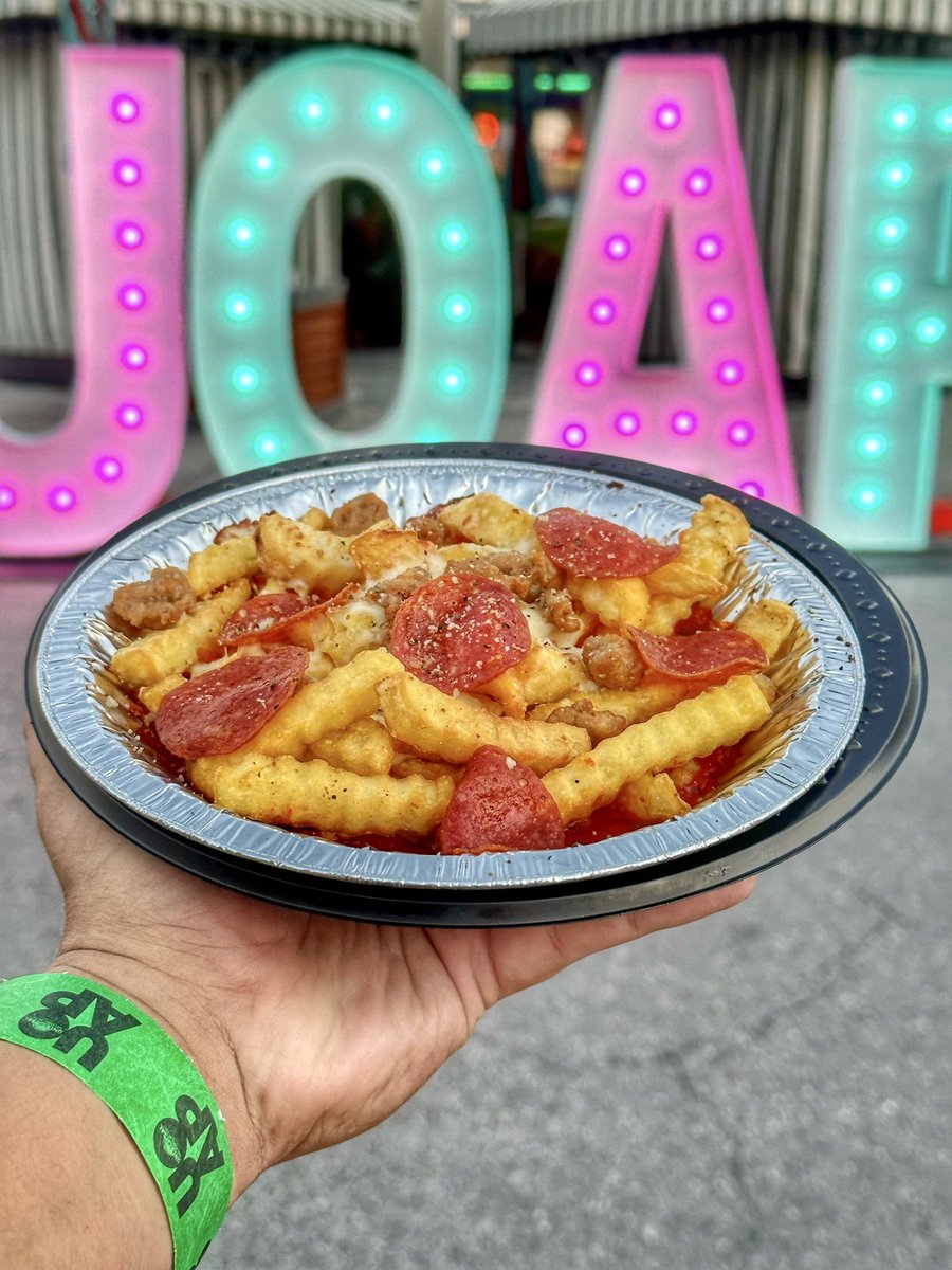 TuckBeck's tweet photo. Pizza Fries are always such a delight! Thank you @UniversalORL for bringing Pizza Fries to UOAP Nights! πβ€οΈπ
.
#UOAP #UniversalStudiosBlogger
#UOAPNights #UniversalStudios
#Foodie #FoodPorn #PizzaFries
#UniversalOrlandoResort π https://t.co/qSr5r7N9qT
