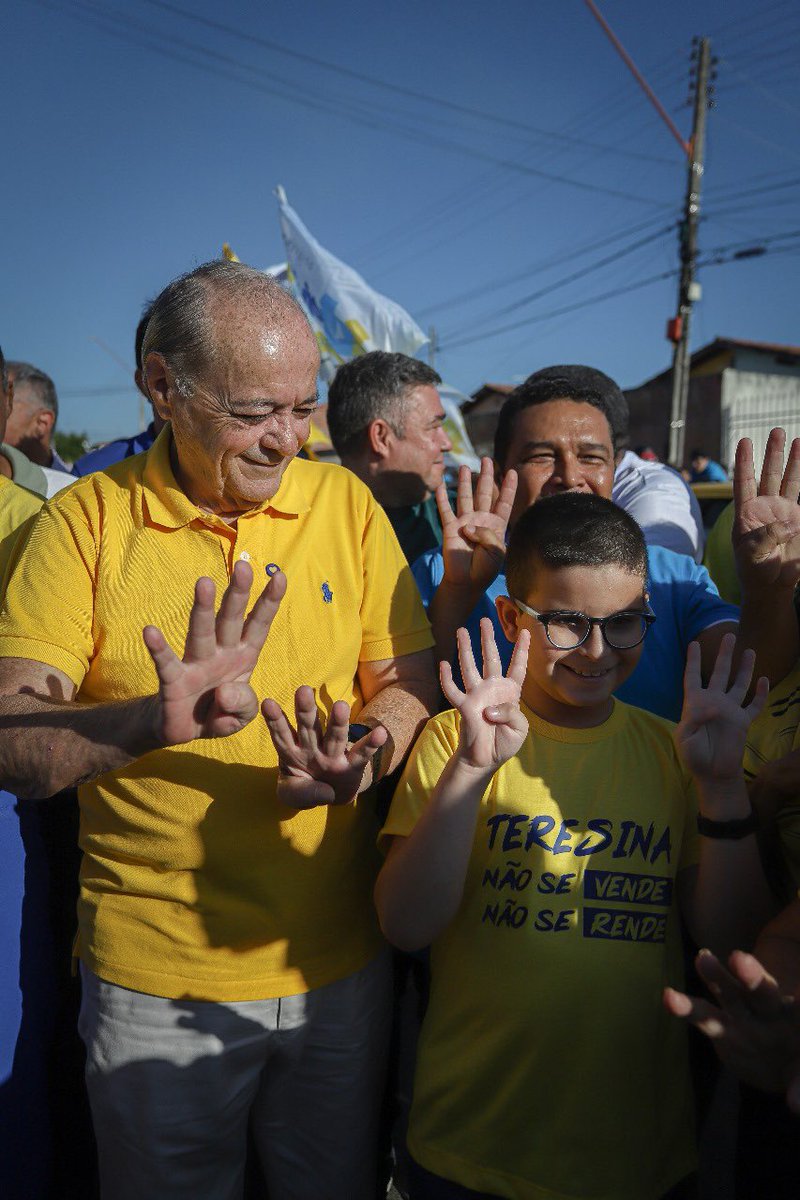 silviomendespi's tweet photo. Algumas das melhores imagens de nossa carreata. Mais uma vez, obrigado zona Sul! Vamos em frente!
4️⃣4️⃣ na cabeça e no coração 💙💛
#PraTeresinaVoltarASorrir #PraCuidarDeTeresina #SilvioMendes44 #Vote44 #Chama44 https://t.co/Z3FoxXyXMi