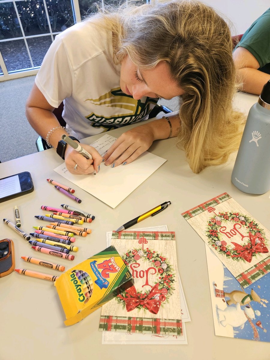 MINERS_WSOC's tweet photo. Giving Back ⛏️

Thanks to Town and Country Bank for hosting the team today. We spent our afternoon writing 400 Christmas cards for veterans across the U.S. who may not have family around anymore ⛏️ 🫡

#DigDeep https://t.co/Bwh7ecVwff