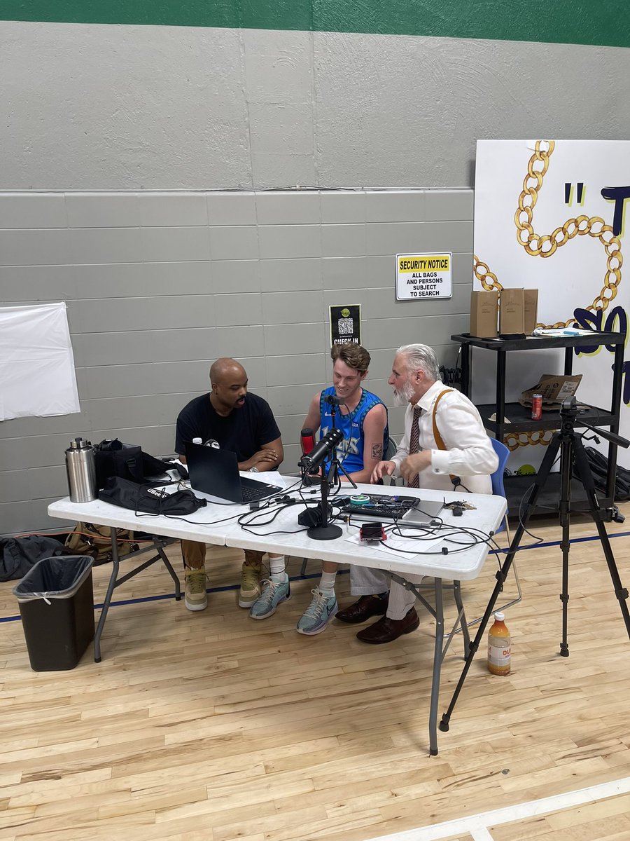 daniel__ligon's tweet photo. Thank you @redditmavericks for setting up a fantastic tournament this morning. Top class production. S/o @_greatsaltlake for carrying us to second place. Go Mavs. #ItWasABlock #TooSmall https://t.co/VZmjeeaML0
