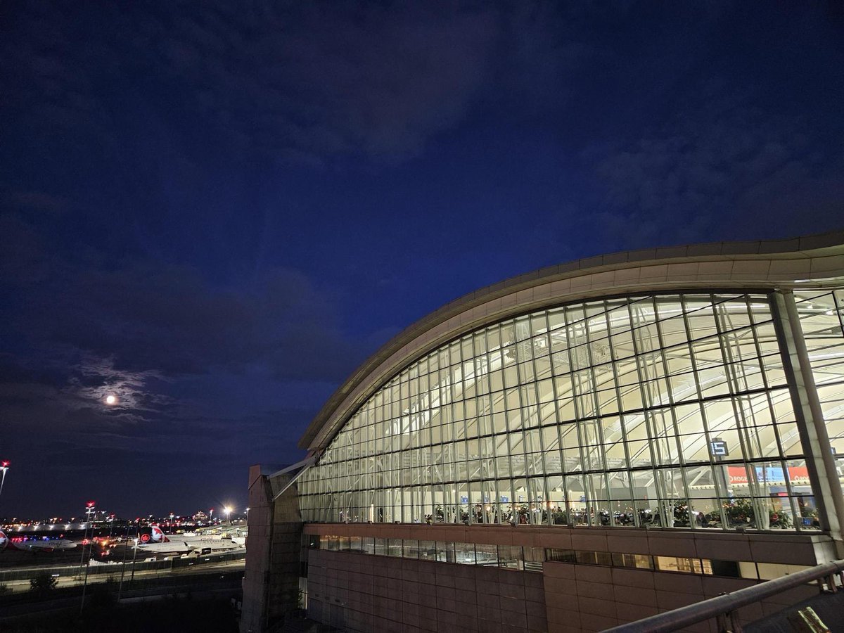 Toronto Pearson tweet media
