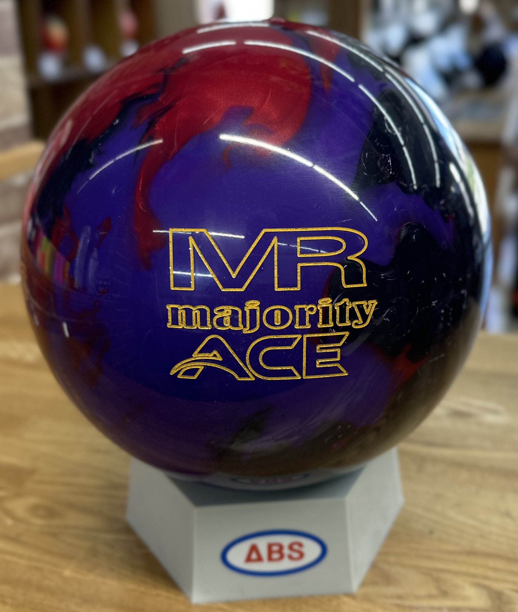 お歳暮 人気 MR majority 4OZ 14LBS ボウリングボール 差し出せる ボール