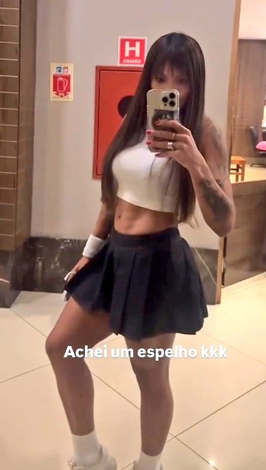 RamosAliete's tweet photo. Tá linda ela faz a sua moda, com munhequeira e tudo pra  homenagear seu amado @Biel  Show 🔥👏👏 https://t.co/VLRLTujYFV