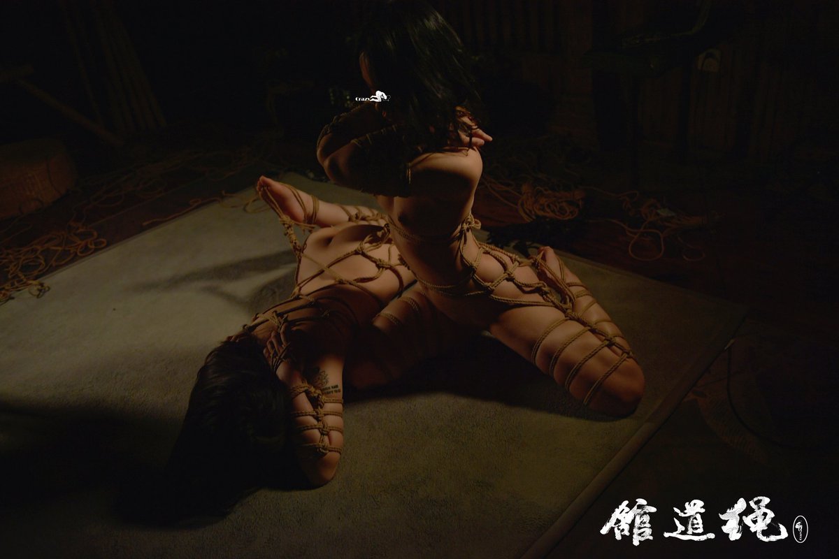 两只小狗的快乐生活，调皮捣蛋，满地爬行@Suix1022  @yehaizisusu 
#绳道馆 #绳艺  #小狗 #调教 #BDSM https://t.co/sv8UZNXNia