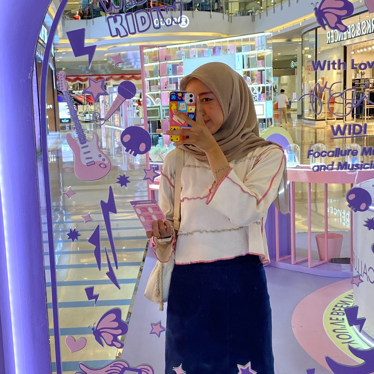 journeywithApr's tweet image. GEMES AMAT DI CENTRAL PARK ADA FOCALLURE x SANRIO

aku swatch semua warna biar gak bingung. diskon sampe 80% juga 😭👍🏻

🚏 12 Agt - 18 Agt Lantai GF deket SOGO