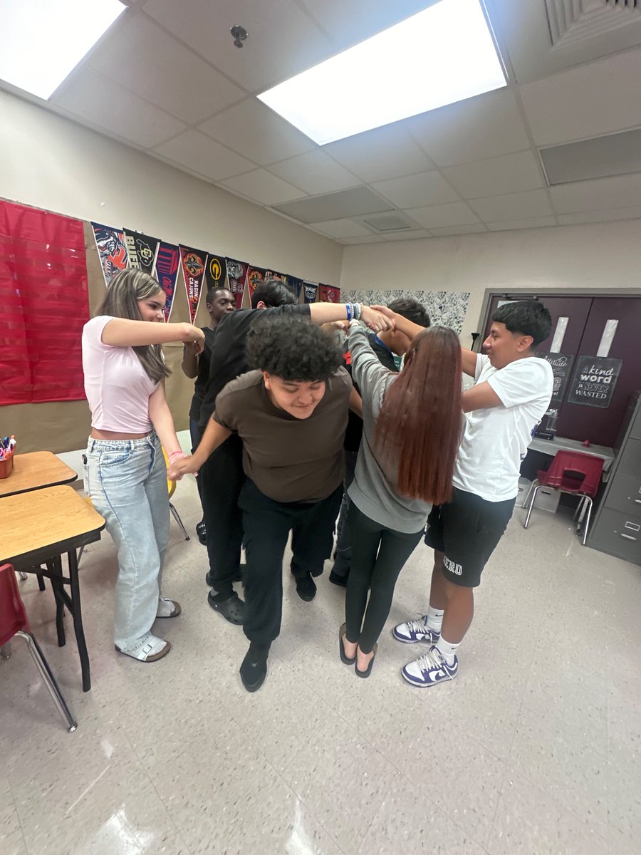 SeedeenNihara's tweet photo. Week one ✔️
#avidcommunity
@fhhs_avid https://t.co/2VYdBlt5HR