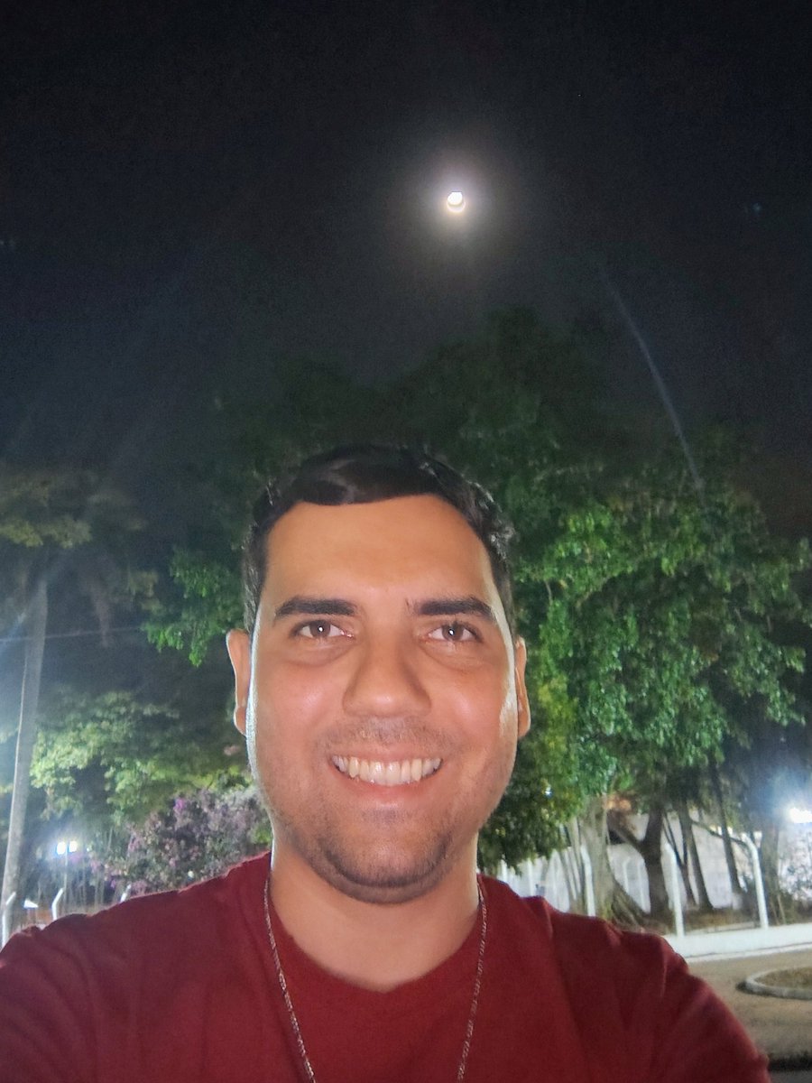 EricPotter's tweet photo. Por mais escuro que o mundo possa parecer, haverá sempre uma luz no céu pronta para iluminar nossa jornada. 😉✌️🙏
Eric com C https://t.co/QI086jitZo