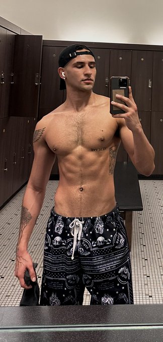 Watch Pisces's leaked NSFW photo on TwXstars