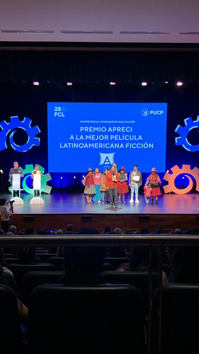 smairata's tweet photo. “Hicimos la película gracias a sus impuestos”, dice el director de #Kinra, Marco Panatonic, que viene arrasando con los premios del Festival de #Cine de Lima.

En la cara de quienes se niegan a entender. 

#28FCL #ElRitualDelCine #CinePeruano @festivaldelima https://t.co/DRmeVn7tuP