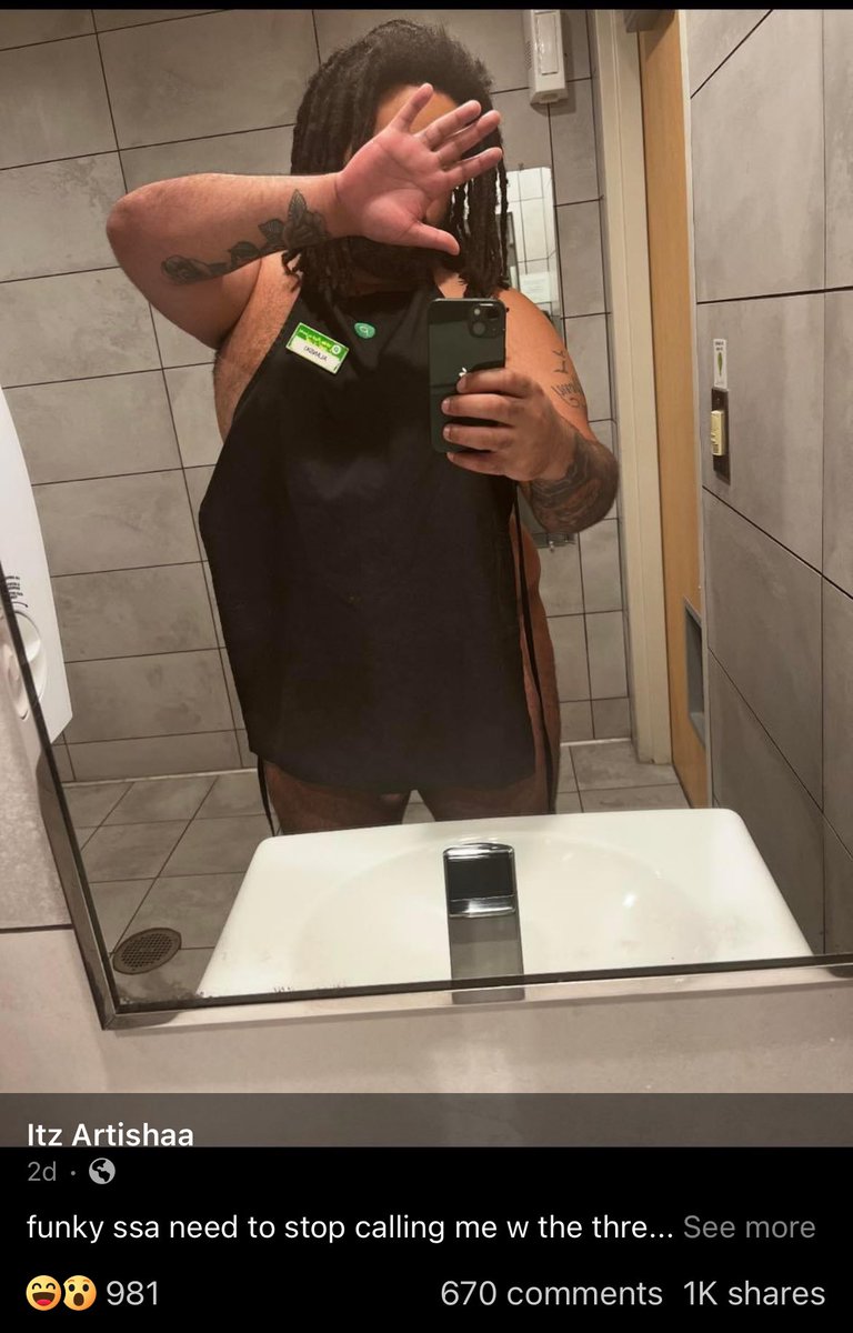 InhalingMary's tweet photo. 😳😭🤣 him to self this picture gone seal the deal   #bathroom #Publix https://t.co/uYbsH7qyJ1