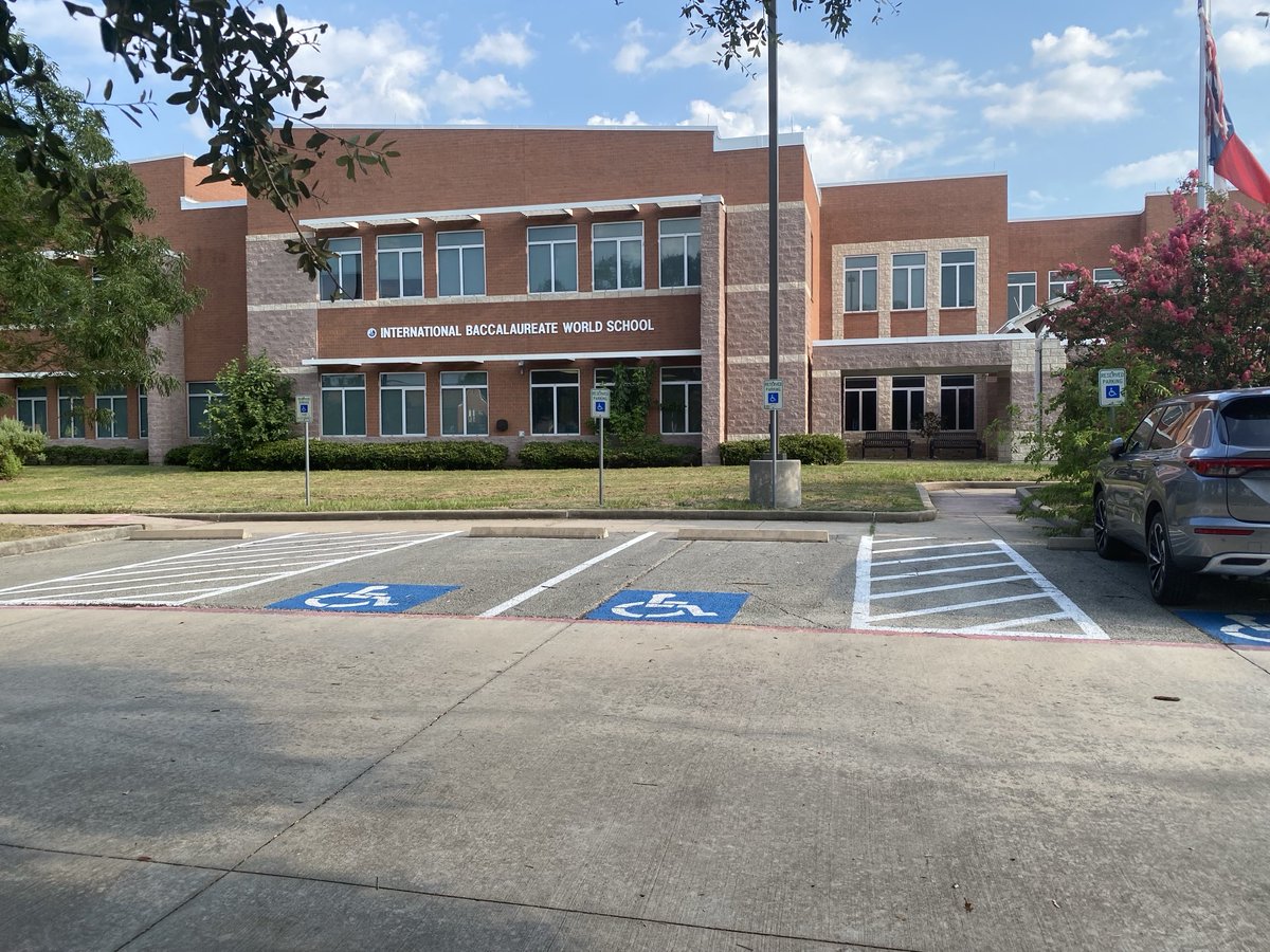 Mrs. Ramirez tweet media